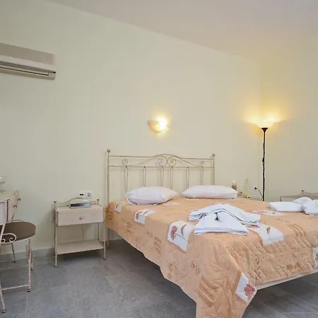Oasis Apartmanhotel Mikrí Vígla