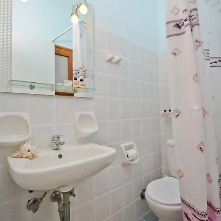 Oasis Aparthotel Mikri Vigla